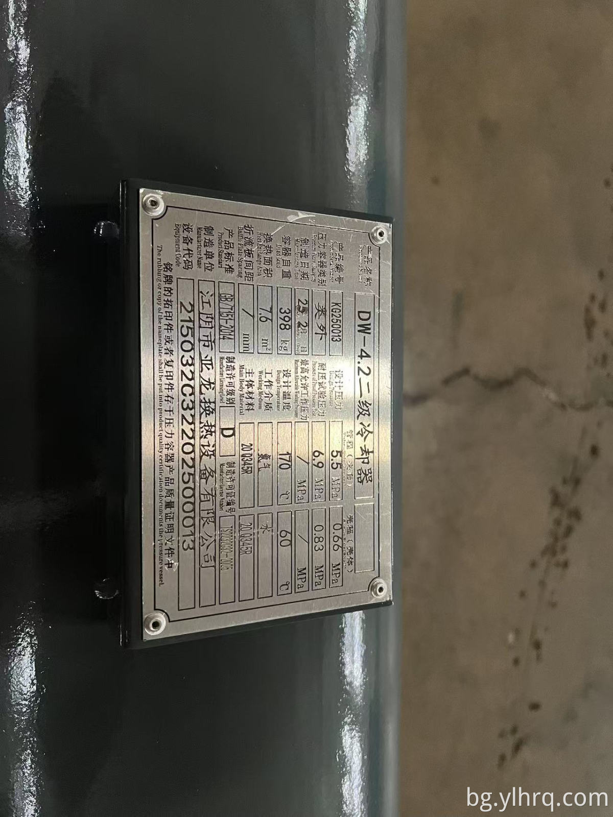 A component used to cache gas in the front section of a compressor